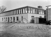 834604 Gezicht op het nieuwe dienstgebouw van de N.S. te Venlo.